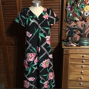Vintage Hilo Hattie’s Hawaiin Tiki Muu Muu muumuu Dress